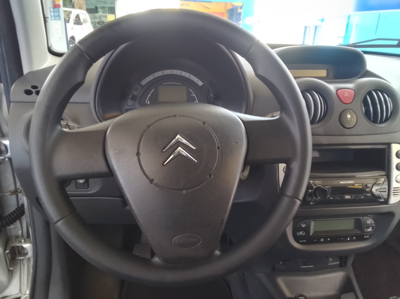 Citroën C3 1.4 I EXCLUSIVE 8V FLEX 4P MANUAL